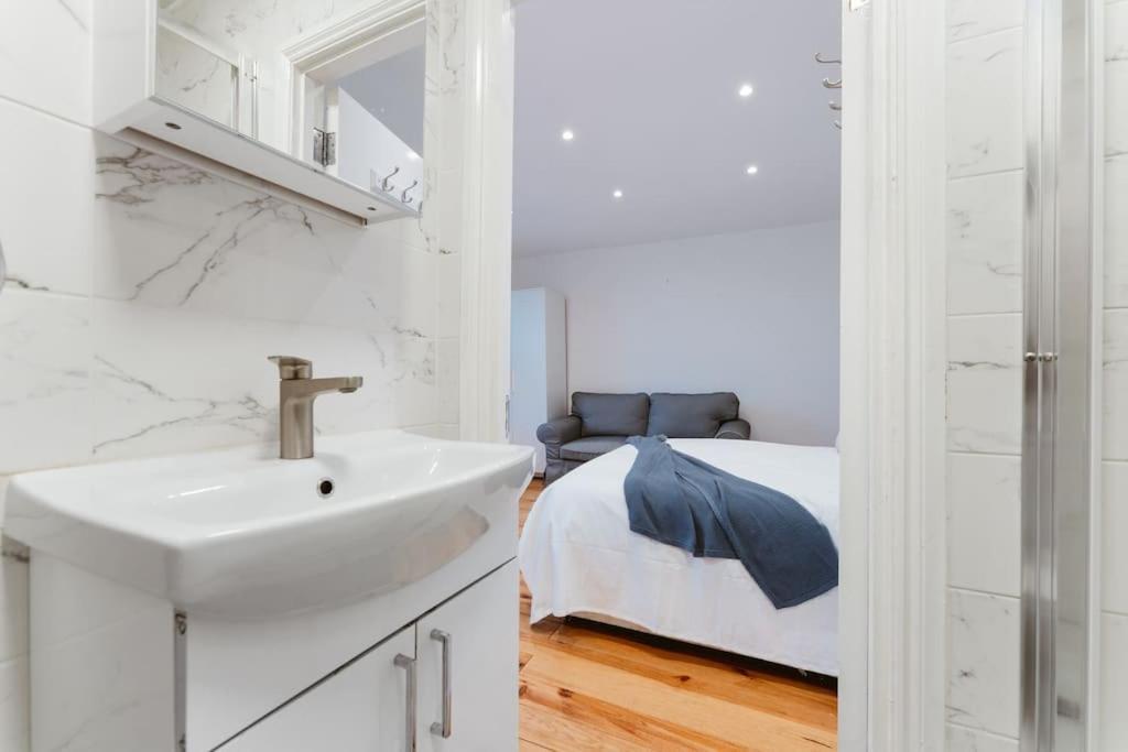 Your Lovely Studio Flat- West3 Londra Dış mekan fotoğraf